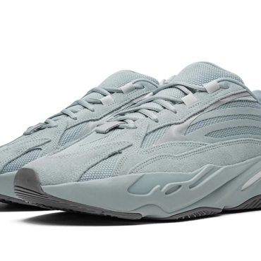 Limited Standard Goods YEEZY BOOST 700 V2 "Hospital Blue" Everyday