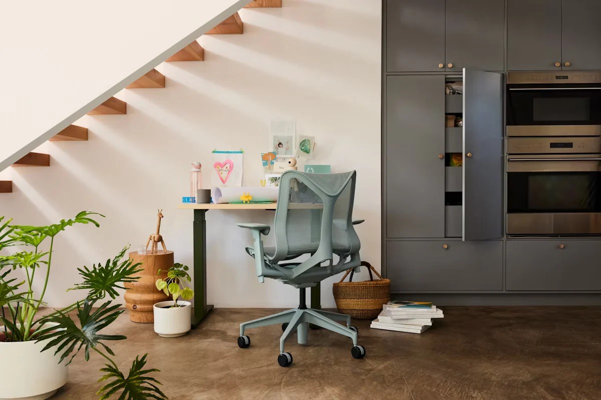 Limited Pure Value Cosm Chair, High Back Universal