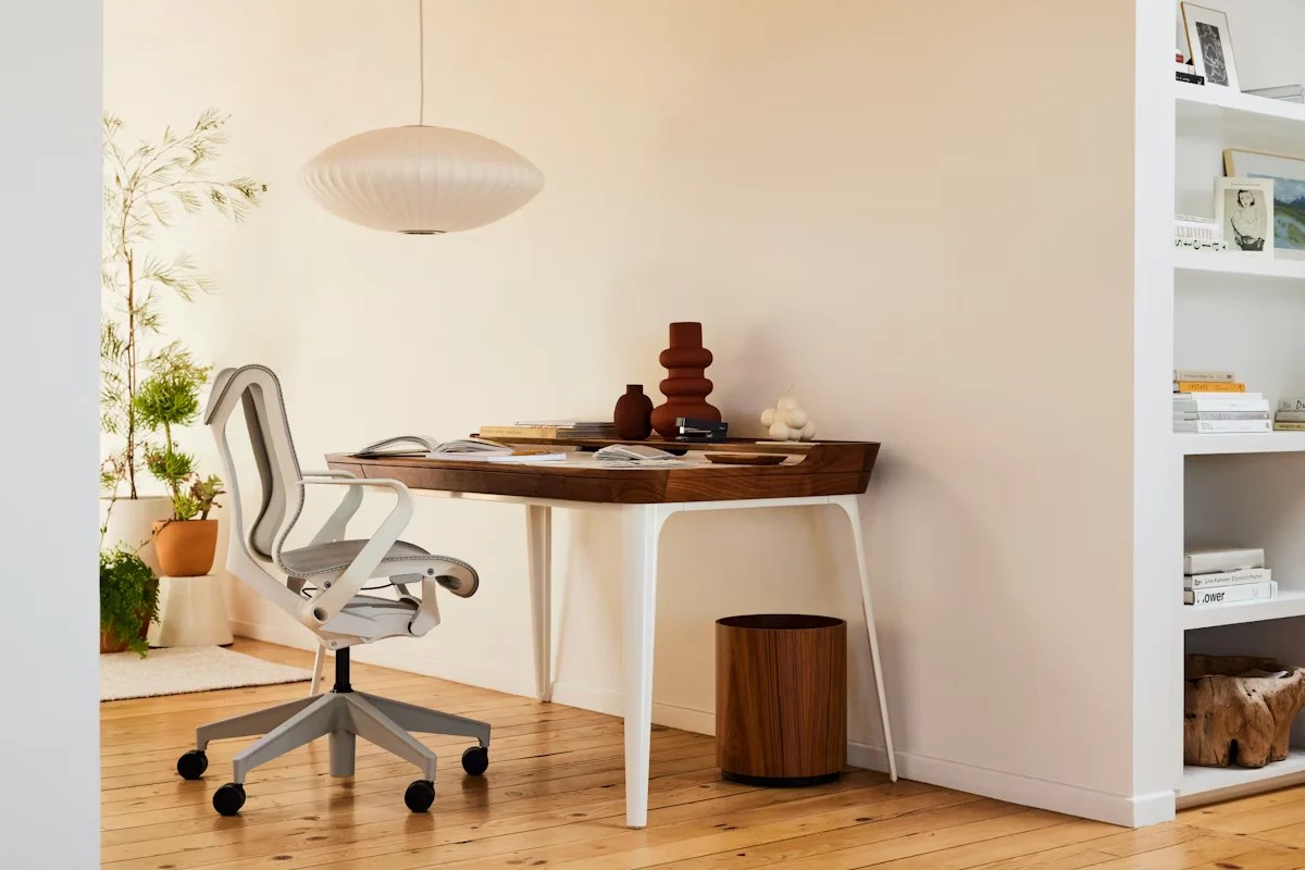 Limited Pure Value Cosm Chair, High Back Universal