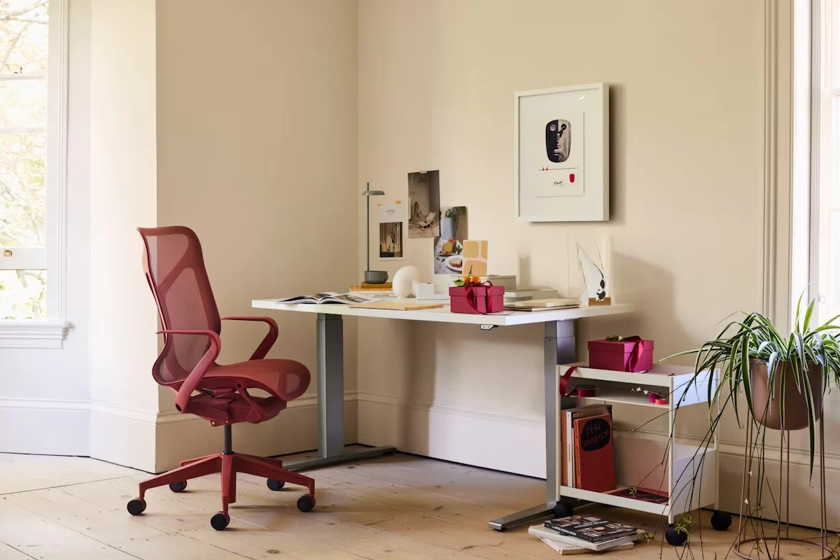Limited Pure Value Cosm Chair, High Back Universal