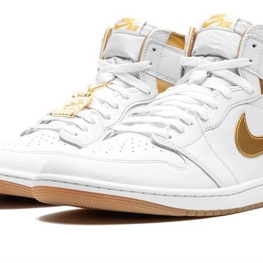 Essential Everyday Co AIR JORDAN 1 RETRO HIGH OG WMNS "Metallic Gold" Sensible
