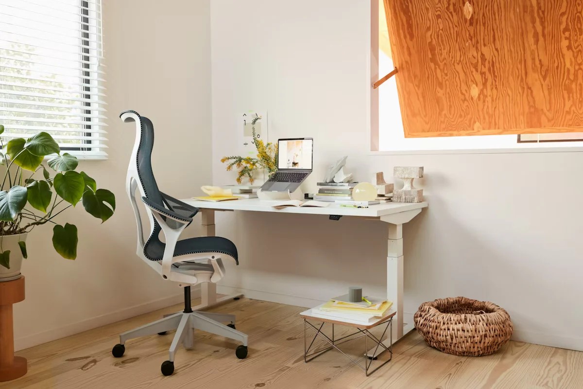 Limited Pure Value Cosm Chair, High Back Universal