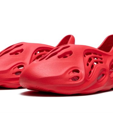 In Stock Everyday Co YEEZY FOAM RUNNER "Vermillion" Universal