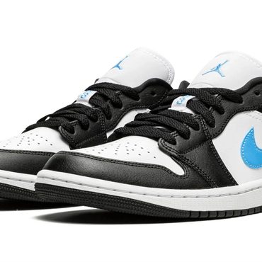 Essential Standard Goods AIR JORDAN 1 LOW WMNS "Black / University Blue" Improved